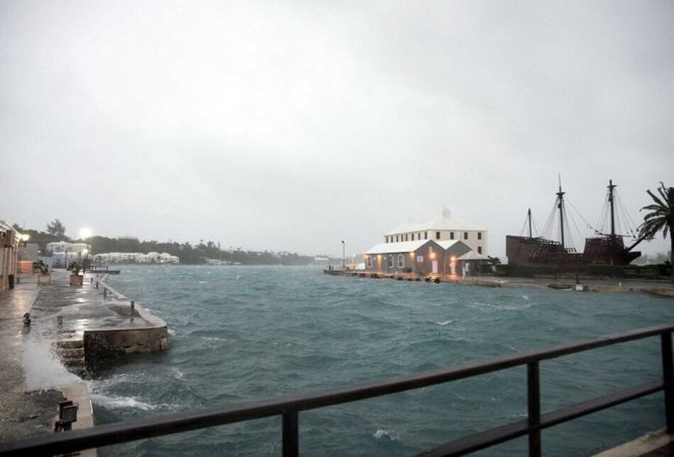 Huracán Nicole causa inundaciones en Bermudas