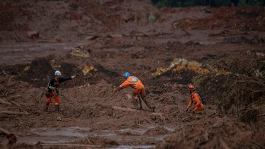 Suben a 58 las personas fallecidas tras desastre en mina de Brasil