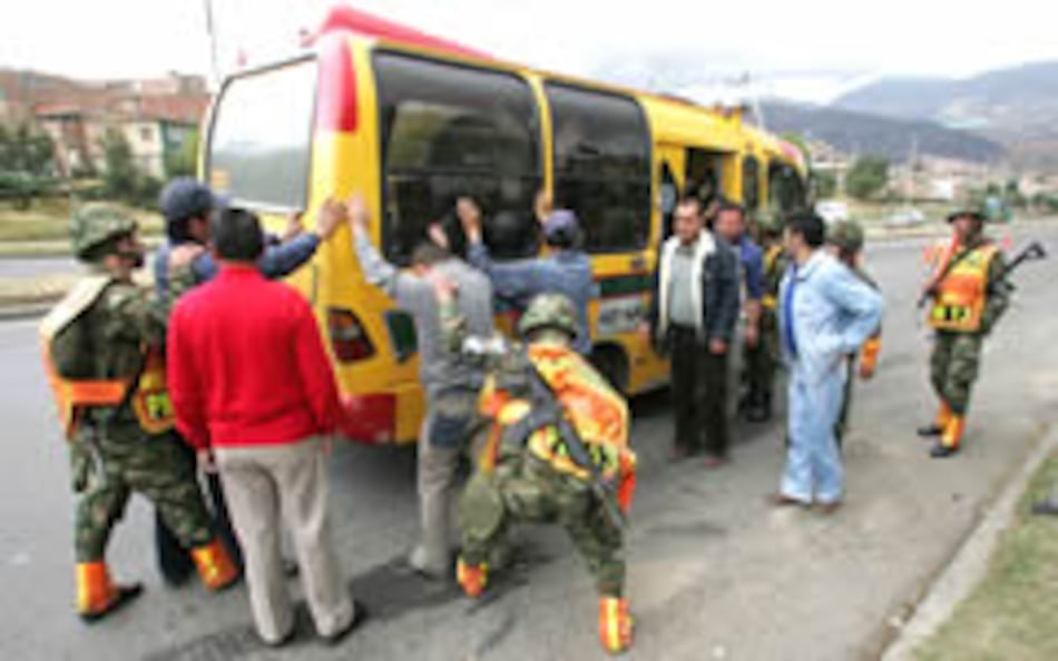 Tensión en Colombia por la llegada de Bush