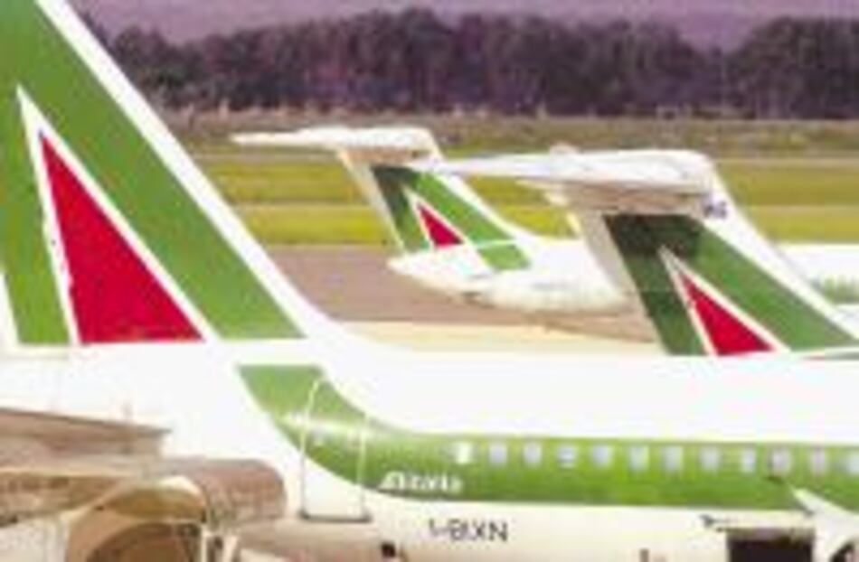 Alitalia propone recortar 3 mil 300 empleos