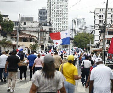 Grupos sindicales marcharon en rechazo a las reformas de la CSS