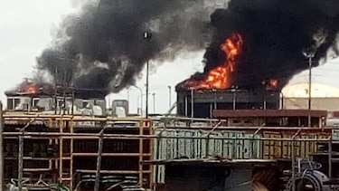 Tres tanques de almacenamiento de petróleo se incendian en Venezuela
