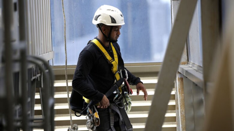 Modernidad con moho: entrevista desde las alturas