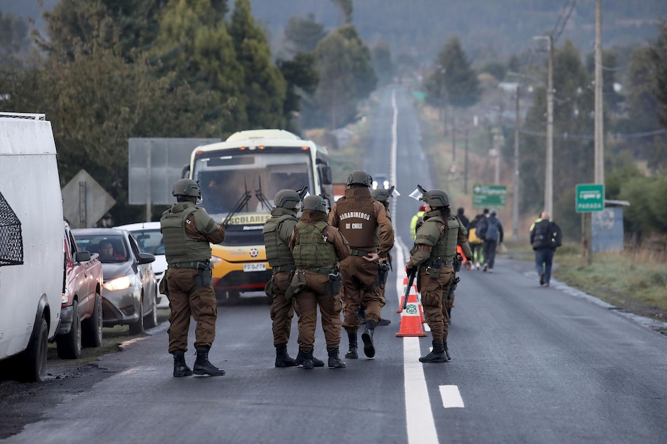 Mueren tres carabineros de Chile tras un ataque en una zona que está en conflicto con pueblos originarios