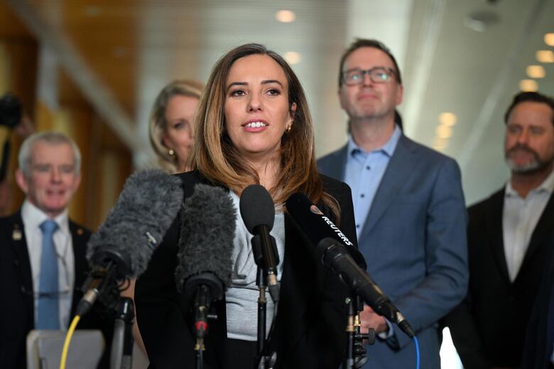 Julian Assange pasa su primera noche como un hombre libre en Australia