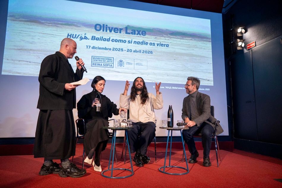 Oliver Laxe presenta su instalación ‘Hu. Baila como si nadie os viera’ en el Reina Sofía
