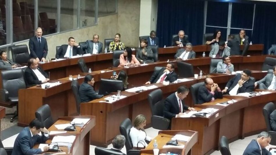 Asamblea crea comisión que 'investigará' casos de corrupción en obras de infraestructura