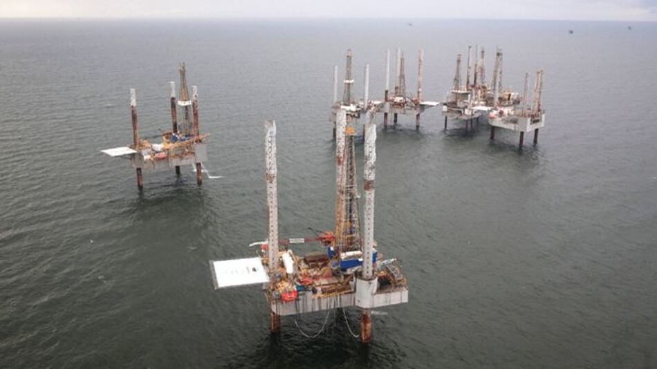 Precios del crudo suben a máximos de 2014