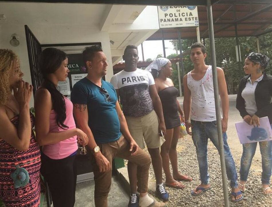 Cubanos denuncian al Senafront por retener sus pasaportes
