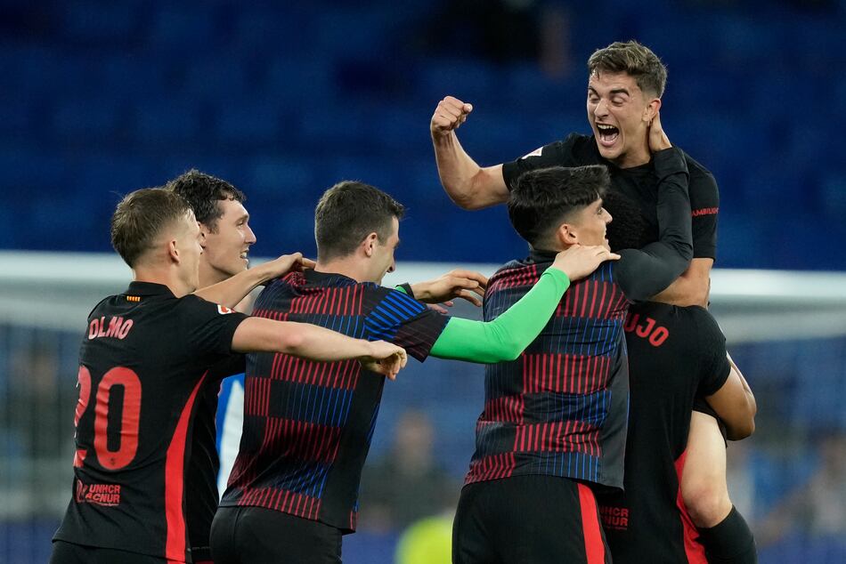  El Barcelona corona la Liga en el derbi