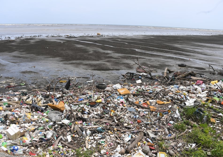 Panamá se une a coalición para acabar con la contaminación por plástico en 2040