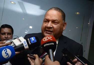 Diputados defienden la práctica de regalar jamones en Navidad