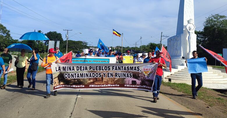 Grupos organizados piden a la Asamblea rechazar el contrato minero; docentes advierten de ir a huelga