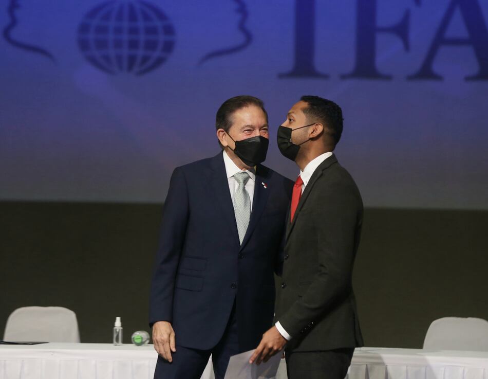 Director del Ifarhu se niega a detallar quiénes se benefician con las becas