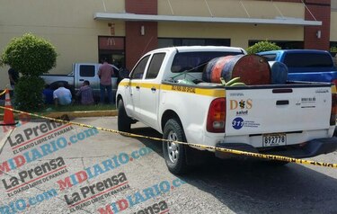 Detienen a cinco personas a bordo de una camioneta del Ministerio de Salud presuntamente cargada con droga
