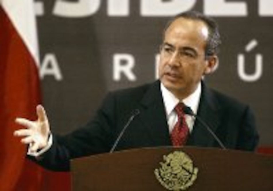 Calderón elogia reformas al sistema de pensiones