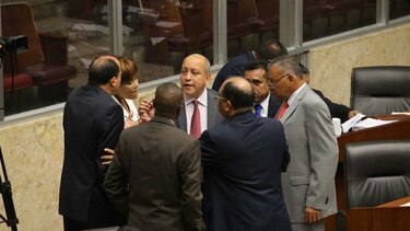 Diputados incluyen a última hora artículo para que jueces de paz realicen allanamientos