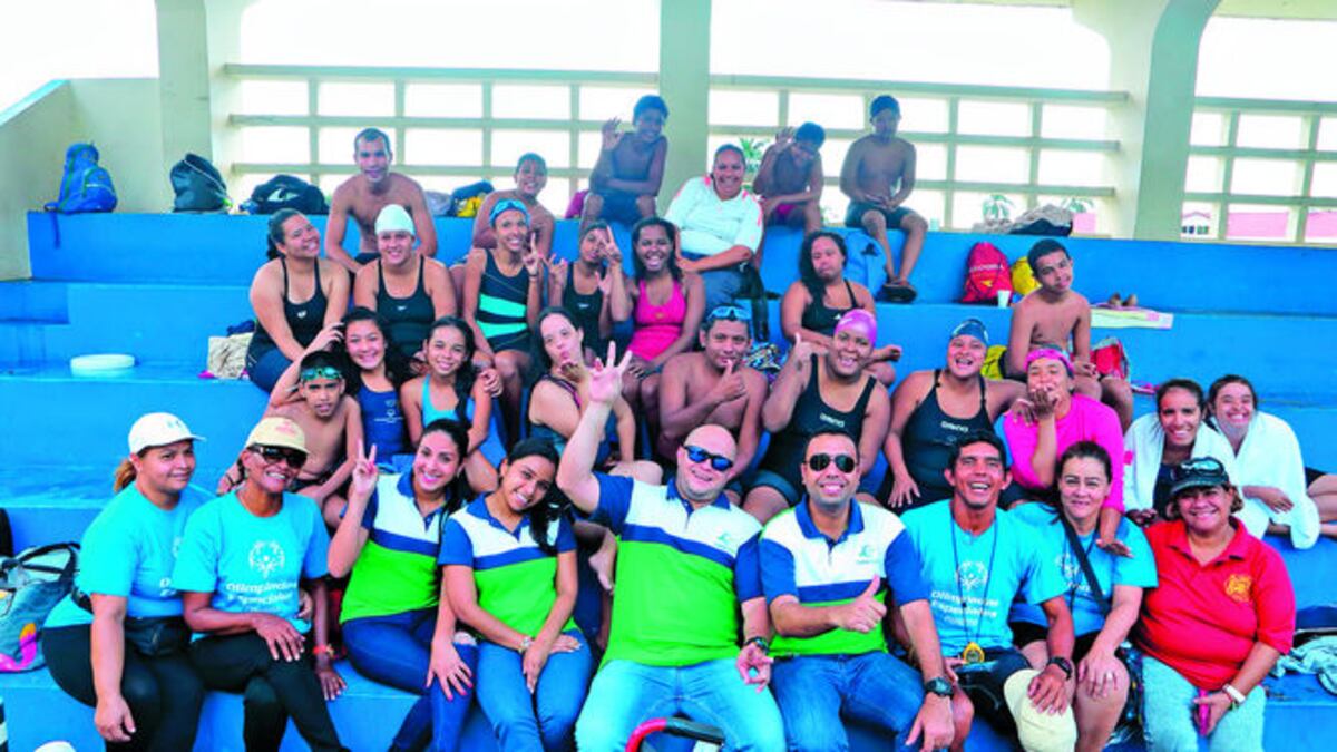 En natación, los atletas, entrenadores y voluntarios tuvieron tiempo para disfrutar y divertirse.