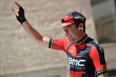 Italiano Ulissi gana octava etapa del Giro, Evans el nuevo líder