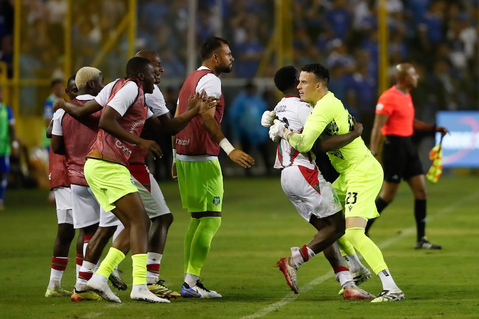 Selección de Surinam denuncia racismo y la Federación de Fútbol de El Salvador no reacciona