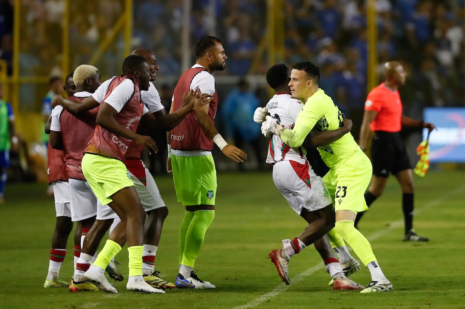 Selección de Surinam denuncia racismo y la Federación de Fútbol de El Salvador no reacciona