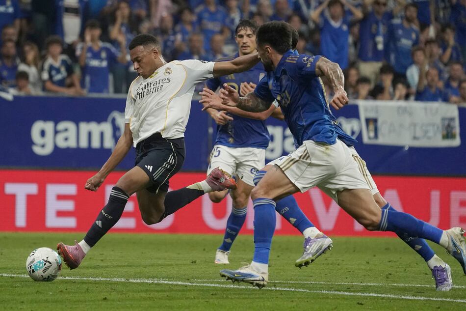 Mbappé marca la diferencia en la vuelta de la Primera División al Tartiere