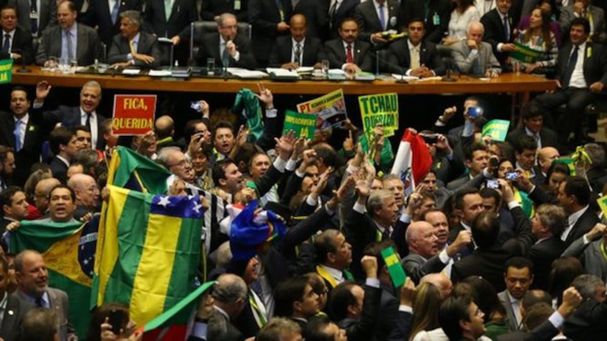 Diputados de Brasil votan a favor de juicio político contra Dilma Rousseff