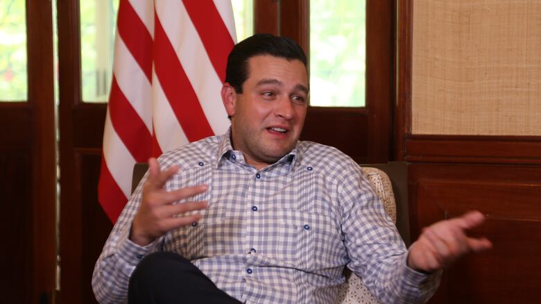 Embajador de Estados Unidos justifica el retiro de visas: ‘No importa si son diputados o alcaldes’ 