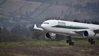 Vuelo papal: Regalos, 'selfies' y bendiciones