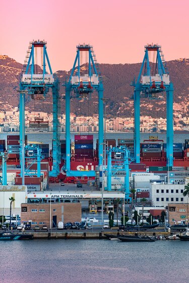 España presiona para revisar normas sobre transporte marítimo que amenazan sus puertos