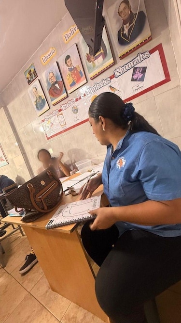‘Eran como mis hijos’: el duelo de una profesora que perdió a más de 200 alumnos en el doble terremoto de Venezuela