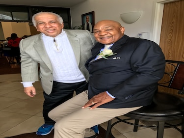 El médico panameño que despidió a George Foreman