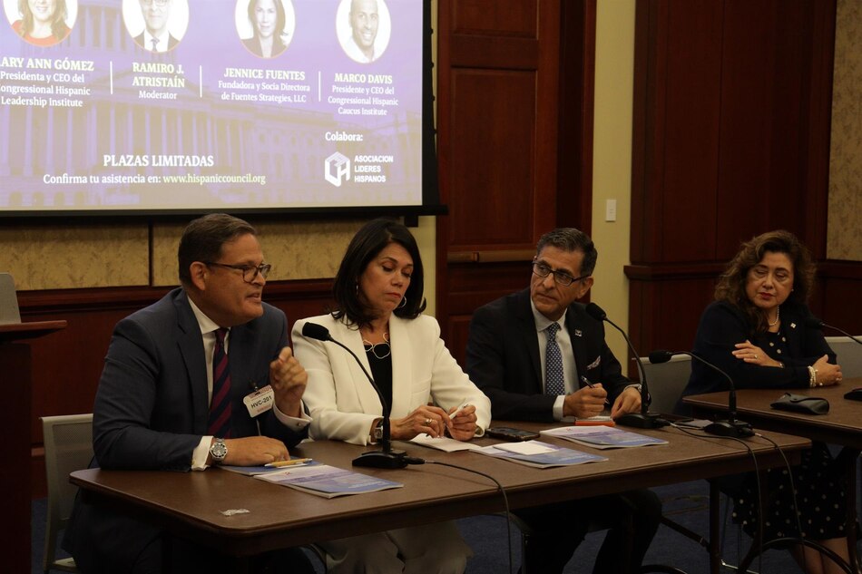 Organizaciones piden aumentar uso del español para atraer voto latino de Estados Unidos