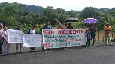 Tonosieños protestan por deterioro de cauce