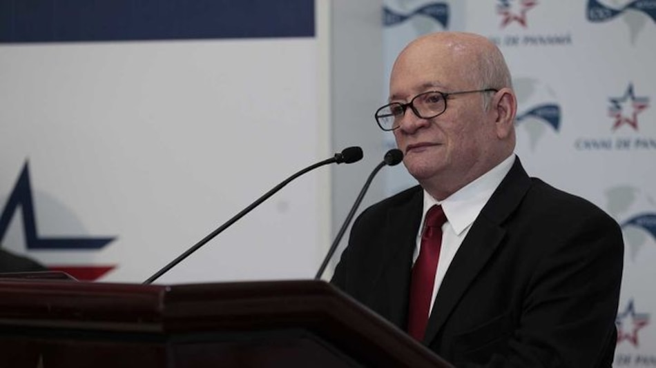 'Aquí nací y moriré', de Manuel Orestes Nieto: un poema y 17 lenguas