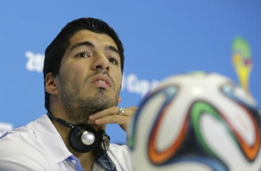 FIFA rechaza apelación y mantiene sanción a Luis Suárez