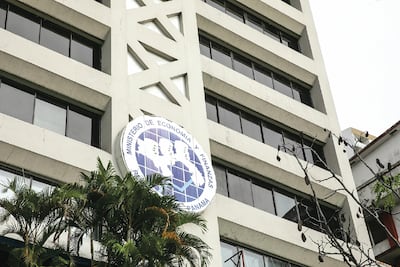 Contribuyentes aportaron $6,257 millones en 2025, aunque la recaudación tributaria quedó 22% por debajo de lo previsto