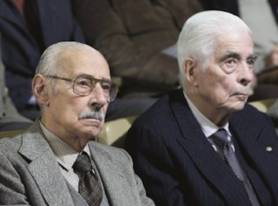 Bautizado reniega de Videla