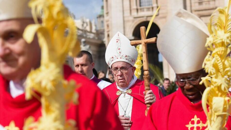 Papa Francisco bendice palmas en comienzo de Semana Santa