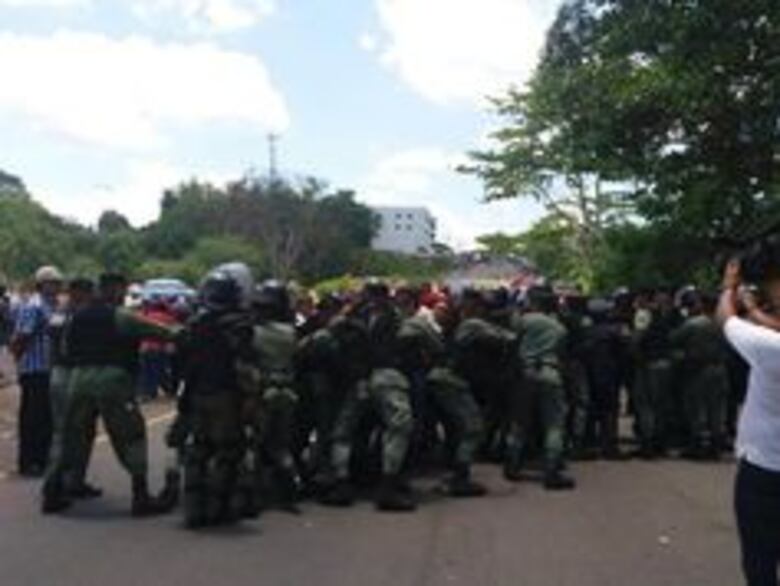 Reabren frontera en Paso Canoas; al menos 10 personas detenidas