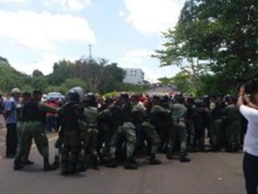 Reabren frontera en Paso Canoas; al menos 10 personas detenidas