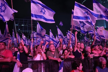 Más de 100,000 israelíes vuelven a protestar contra la reforma judicial de Netanyahu