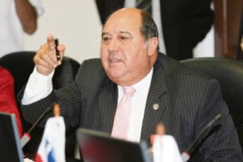 Tito Afú arremete contra el periodista Álvaro Alvarado