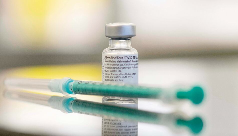 ¿Quién quiere desacreditar la vacuna Pfizer?