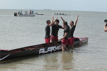 Dos nuevas marcas en carrera de cayucos de Veracruz