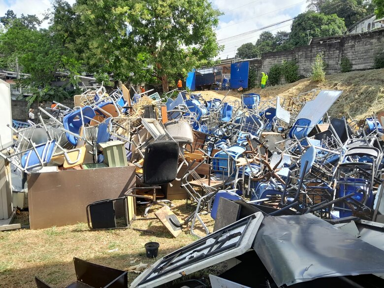 Descarte masivo en 406 escuelas: proyectan eliminar más de 100 toneladas de material obsoleto