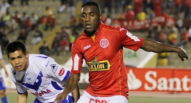 Luis Tejada, el nuevo refuerzo del  Universitario del fútbol peruano