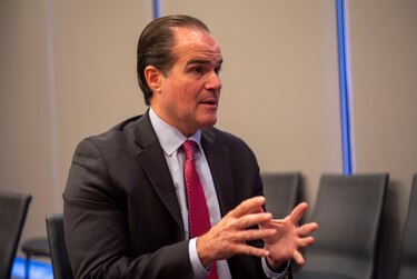 La ruidosa caída de un ejecutivo del BID  y su versión de los hechos