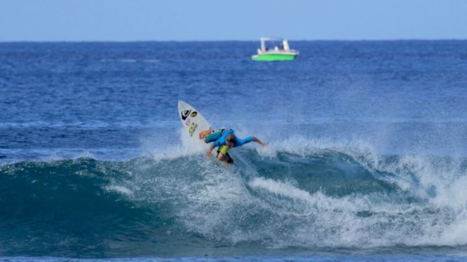Surfista panameño Tao Rodríguez gana competencia en Estados Unidos