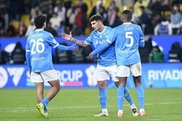 Napoli deja a Modric sin Supercopa tras vencer al Milan 2-0